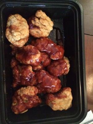 Boneless wings... hardly any sauce!