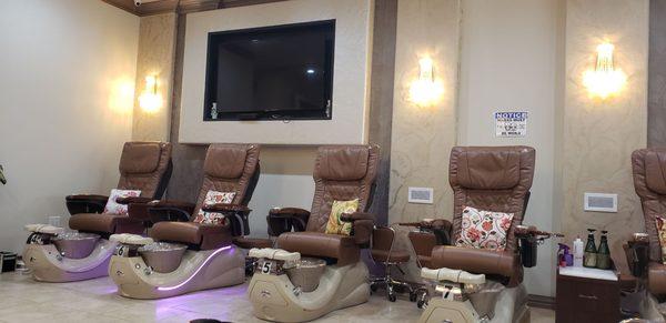 Upscale Nails & Spa