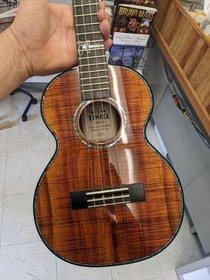 Signature Jake Shimabukuro Tenor