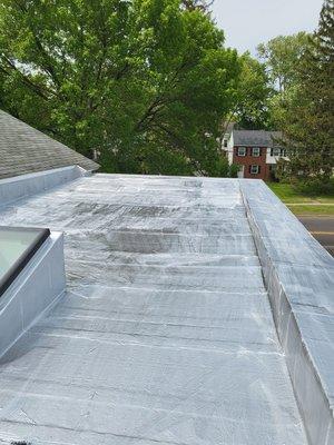 THE BRAND NEW SPECTACULAR FLAT ROOF WITH NEW SKYLIGHT