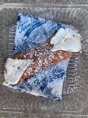 Ricotta cannoli