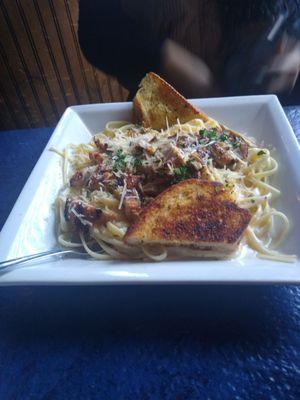 Chicken and Fresh Mozzarella with Linguine and Garlic bread