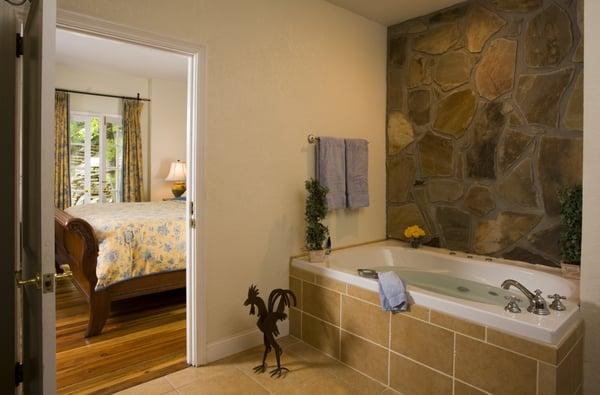 Luxurious suites with jacuzzi tubs