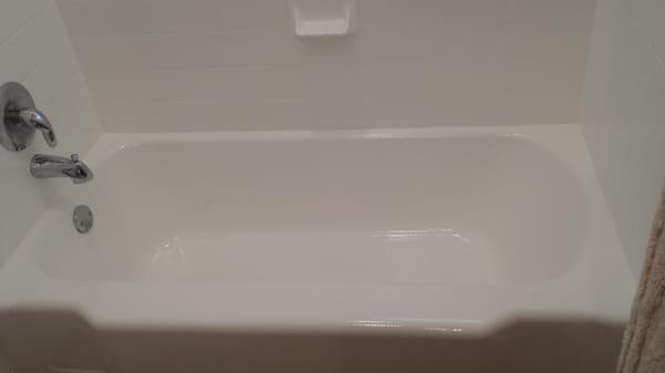 Epoxy refinish tub and tile