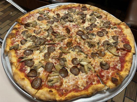 Large Pie w/ Sausage & Mushroom