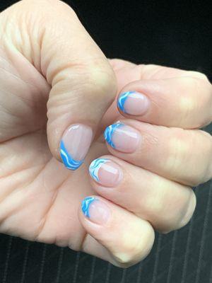 Wave nails by Lynn