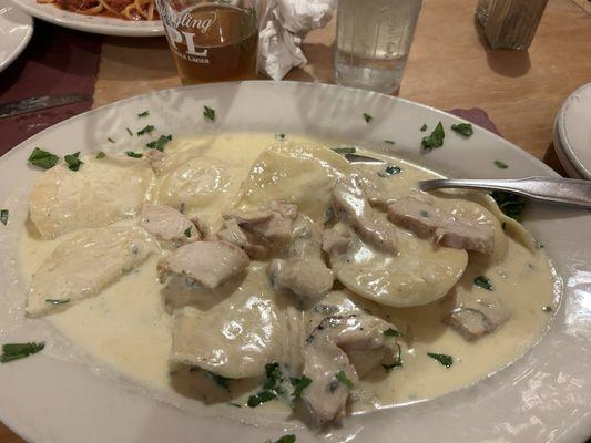 Gorgonzola ravioli with chicken.