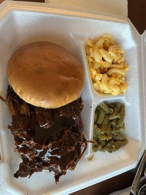 Pulled pork dinner with Mac and cheese and green beans