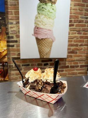 Large Brownie Sundae - so yummy!