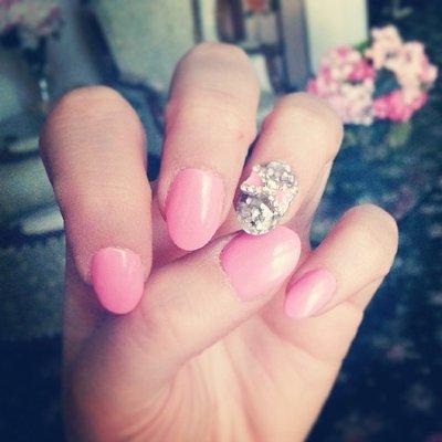 Almond Shape with 3D nail art