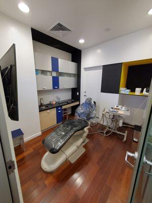 Modern, spacious, comfortable patient room