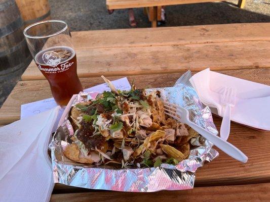 Ale and chicken nachos...yum! Live music is here, yaaaay