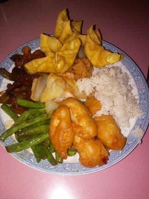 Some crab rangoon, sweet and sour chicken and Mongolian beef. #Yumm