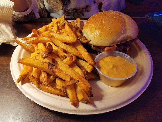 Slamgers Style burger (now wish I'd gotten a double) and large fries (more than enough for 2 people)