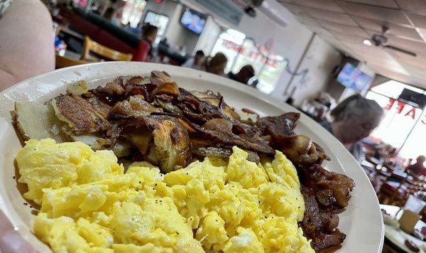 The scrambled 3-egg breakfast with bacon and potatoes was perfect. Had coffee, wheat toast, and apple juice to round it out.