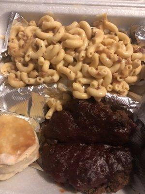 Meatloaf with macaroni and cheese