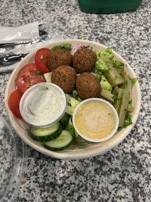 Falafel salad