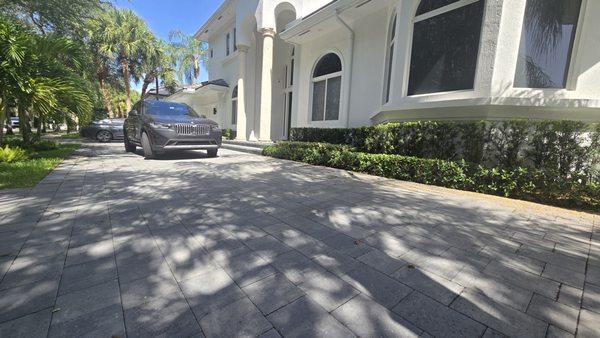 Driveway.
Material: Ultra Combo in Granite color