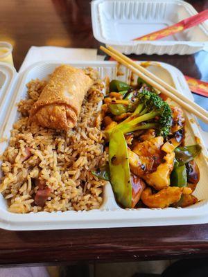 Hunan Chicken extra spicy. Quick in and out.