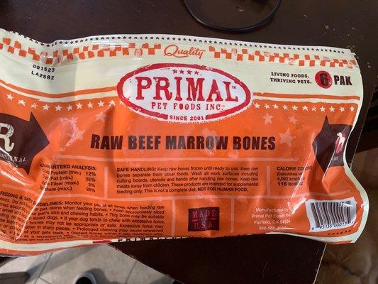 Raw beef bone marrow ! Your dogs will love them !