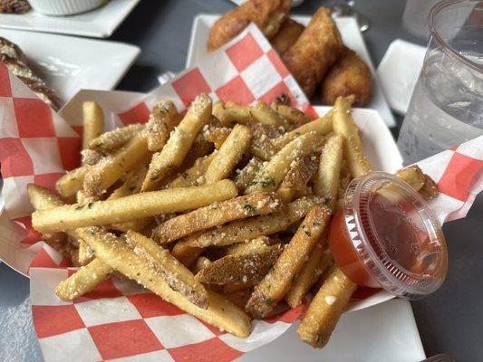 Garlic parm fries