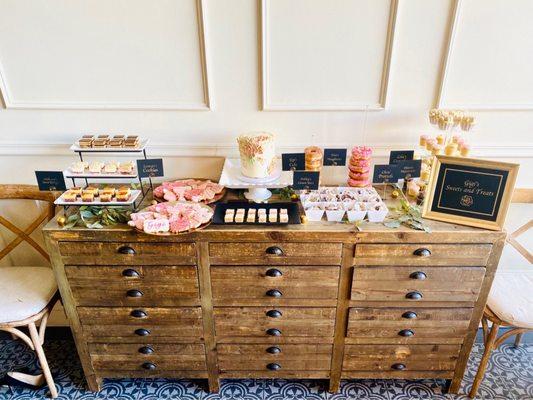 Dessert bar