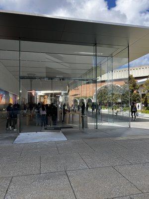 Shot of the Apple Store at Stanford Shopping Centet