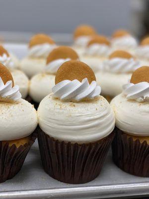 Banana Cream Pie Cupcakes!! filled with Banana Pudding!