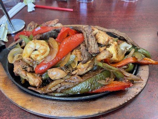 Combo Fajita (chicken, beef & Shrimp)