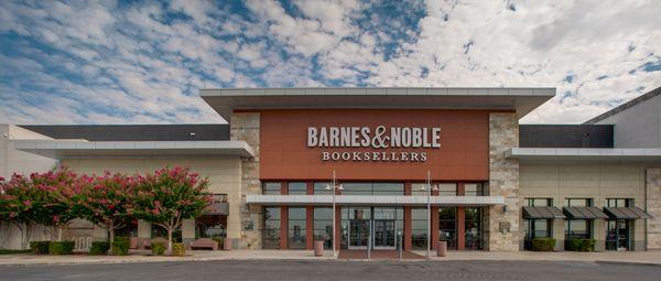 Barnes & Noble + Barnes & Noble Cafe at Montclair Place