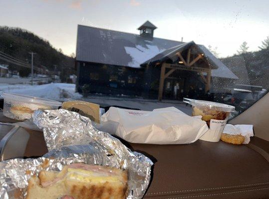 Only place with restrooms at 6am. Hot cider/egg sandwich with Vermont cheese breakfast