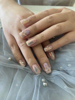 IThey have a new manager, the service is much better than before, the gel is very strong and can protect your nails well