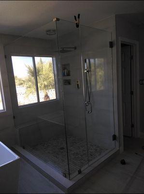 Frameless shower