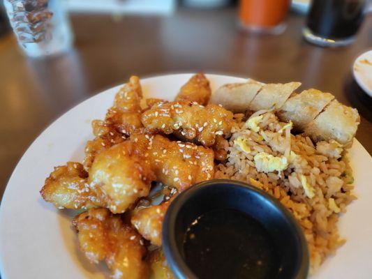 Sesame chicken lunch w egg roll