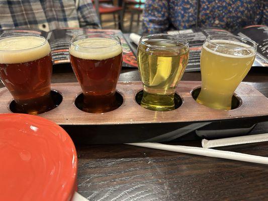 Flight of 4: 2 pumpkin ale, pineapple cider & peach cider. ALL fabulous!