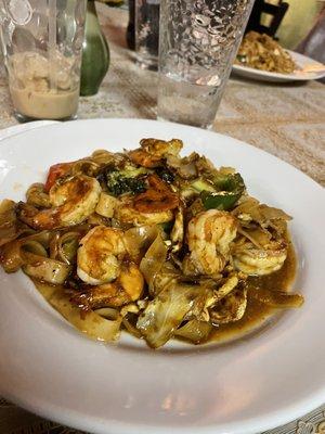 Hot basil stir fry with shrimp