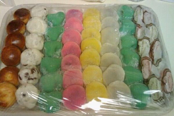 From left to right: Kuri Manju, Inaka/Yabure Manju, Tsumami, White&Pink Habutai,Peanut Butter (yellow) & my fav Chichi Dango.