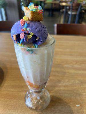 Glass is too thin and not a fan of Fruity Pebble toppings. Halo halo