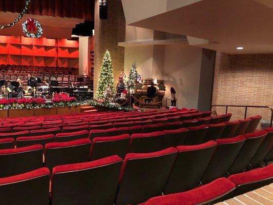 Large organ & holiday decor!