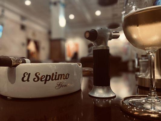 El Septimo Hollywood Cigar Lounge