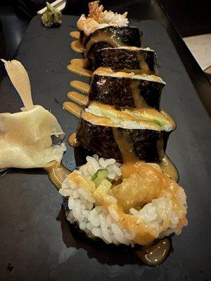 Shrimp tempura roll - fresh 7 out of 10.