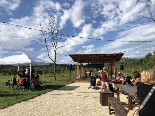 Live music on a beautiful day in the orchard