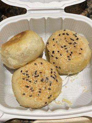 Turnip pastry and mung bean pastry