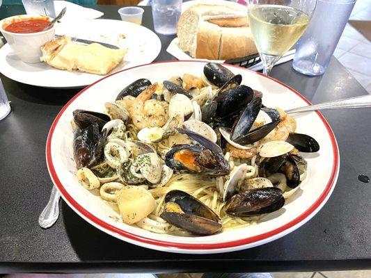 Zuppa de Pesce over linguini in butter