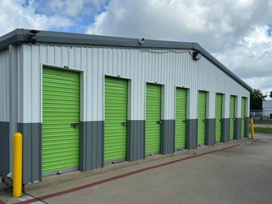 Interior Units - Extra Space Storage at 1416 N Main St, Pearland, TX 77581