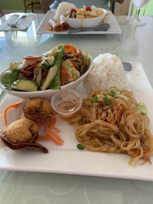 $16.00 lunch combo (chicken/tofu is $16, pork/beef+)