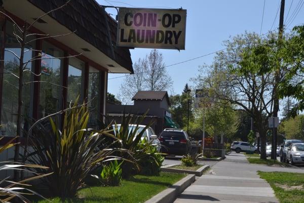 Car wash, Freeport bakery, & even a Mc donalds just steps away