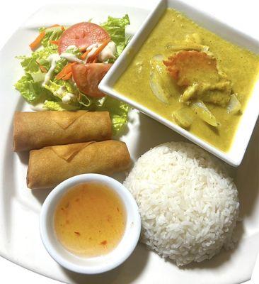 Lunch Combo Yellow curry roll and Salad