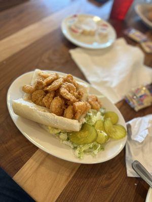 1/2 shrimp poboy