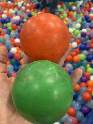 Lots of dirty balls in the ball pit.